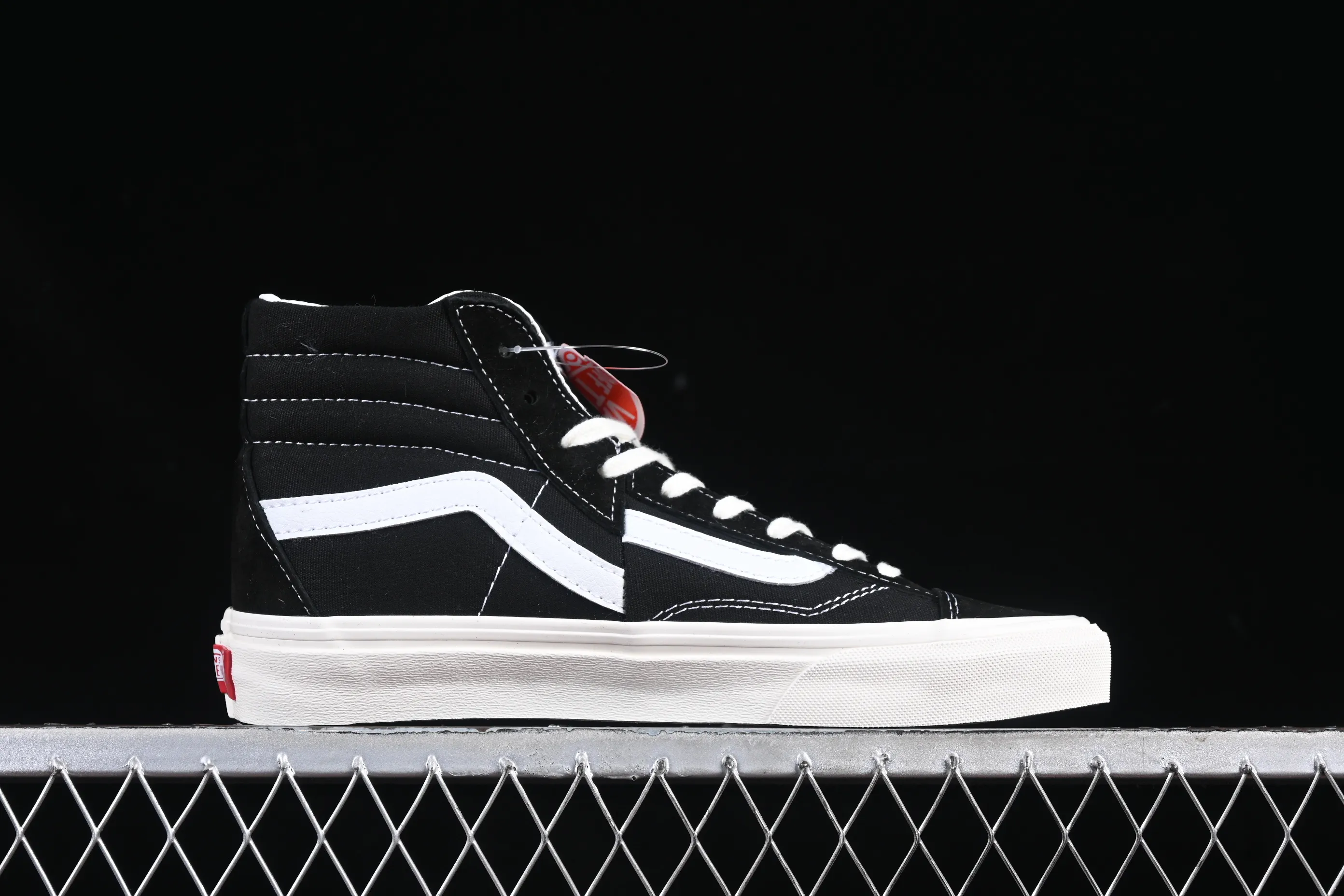 All categories Vans Vans series Vans Hi Vans high-top Vans Clash The Wall Vans fashion high-top casual sneakers VN000CNKBA2